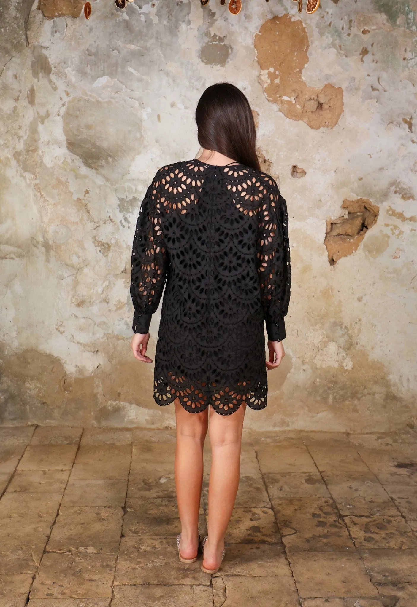 CISSI - THE EYELET EMBROIDERED SHIFT DRESS