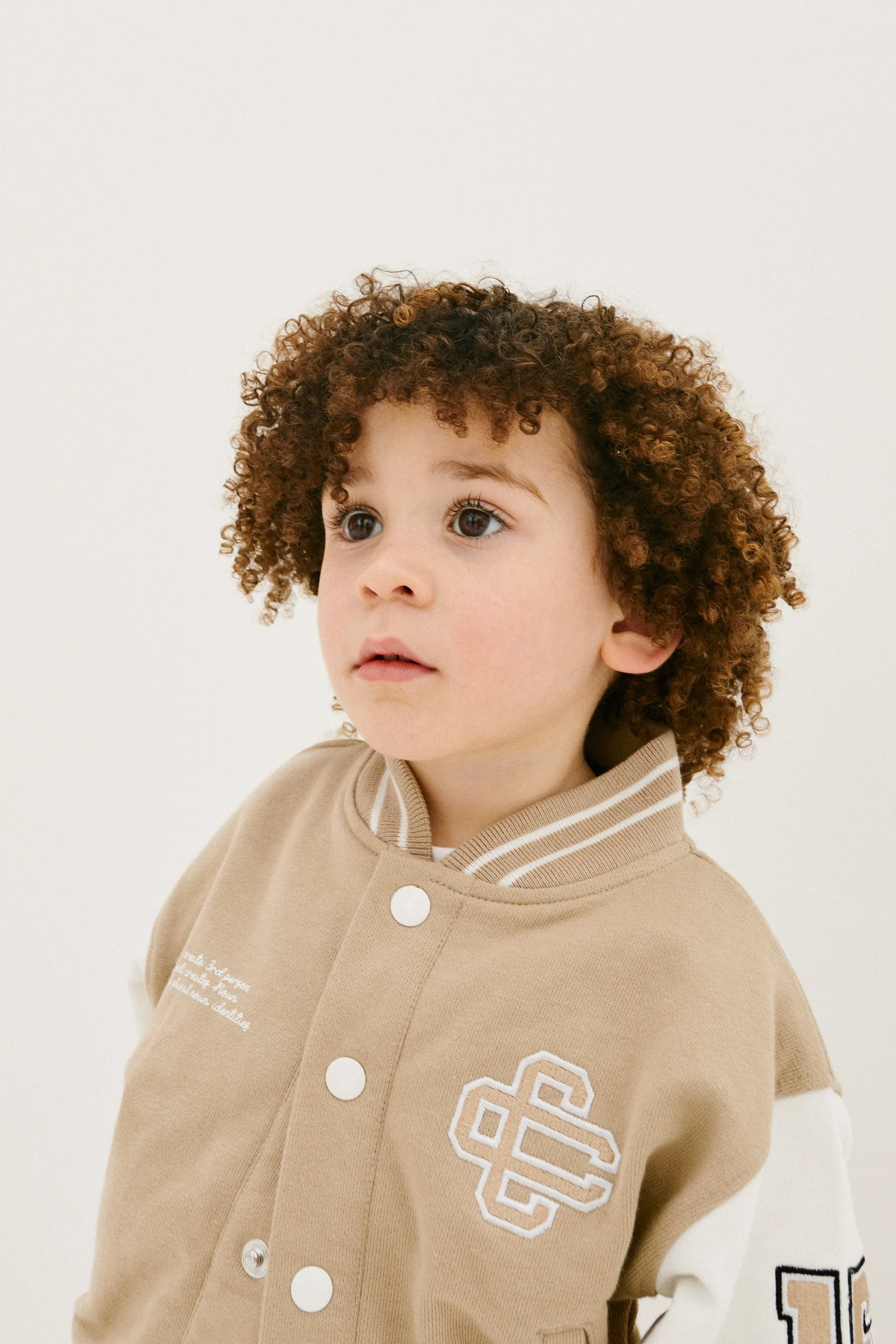 KIDS EMBLEM VARSITY BOMBER JACKET - BEIGE